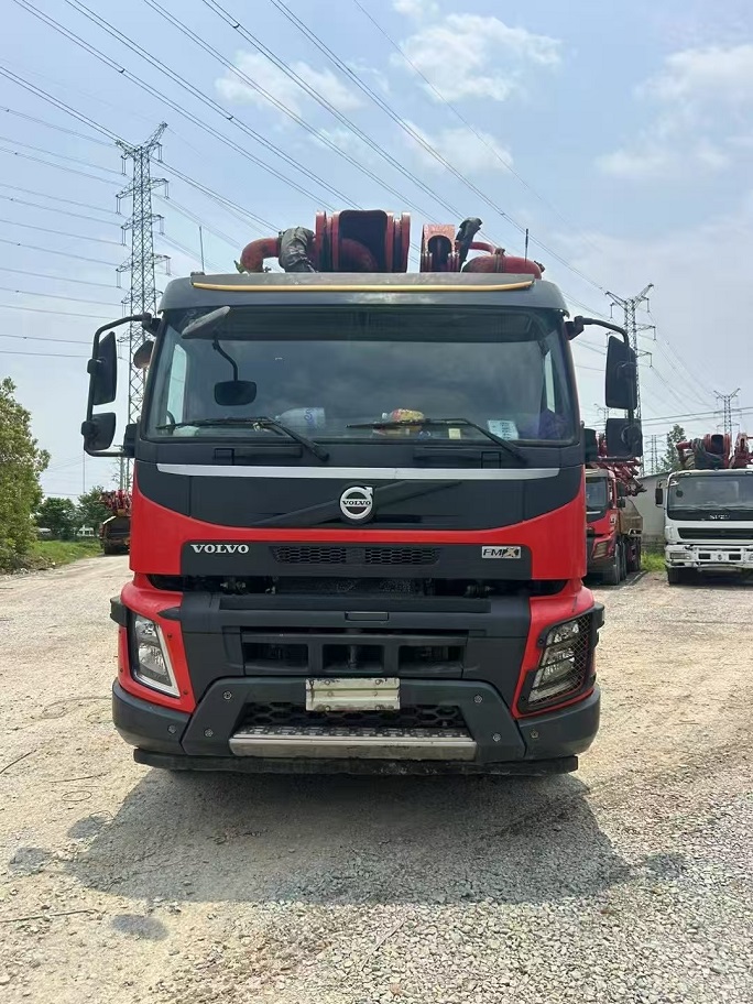 Truk pompa semen SANY 56m