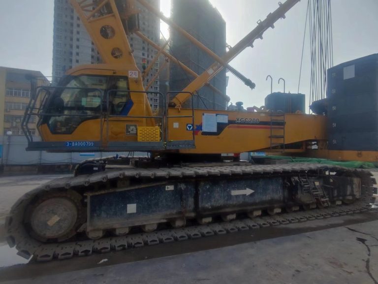 Macara pe șenile XCMG 200 T