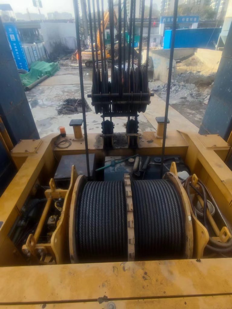Macara pe șenile XCMG 200 T