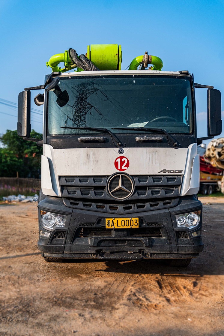 Zoomlion 63m concrete pump
