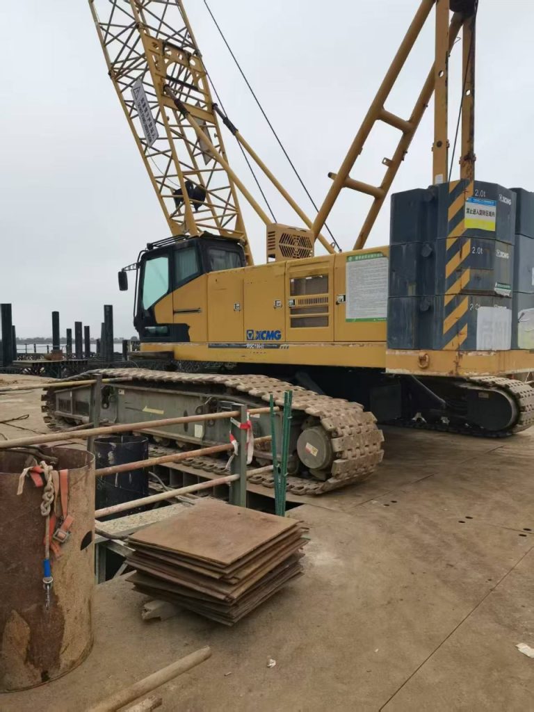 XCMG XGC100 Crawler Crane