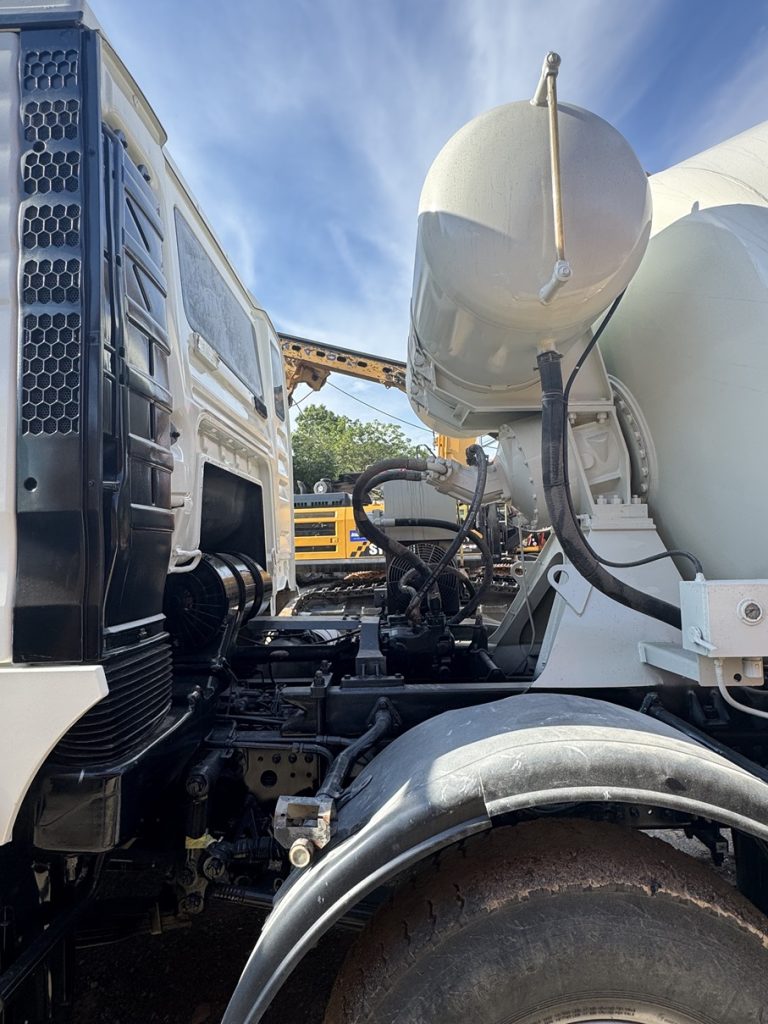 Used Ready-Mix Concrete Truck