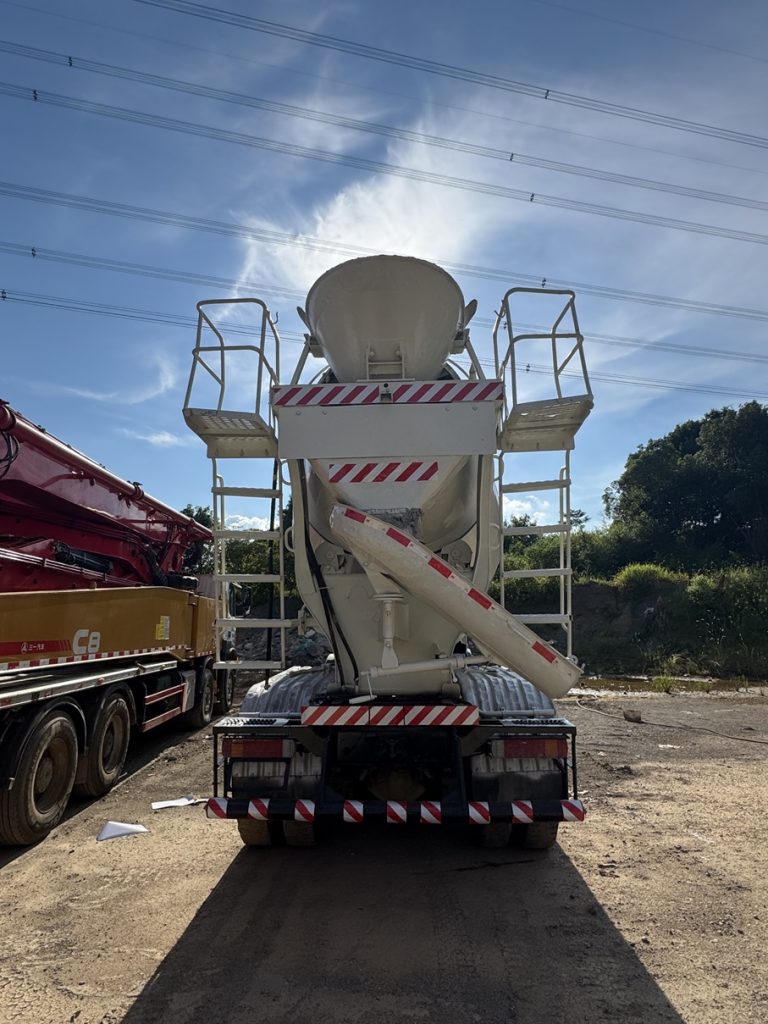 Used Ready-Mix Concrete Truck