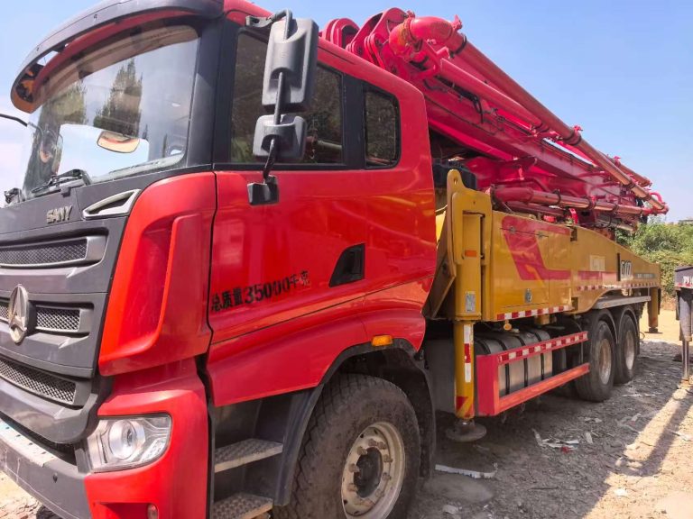 Bomba de hormigón montada en camión usada de 49 m