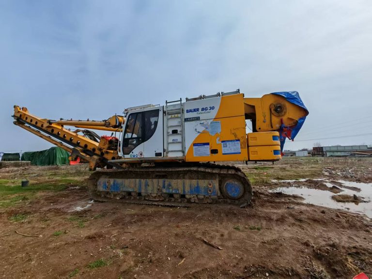 Perfuratriz rotativa Bauer BG 30