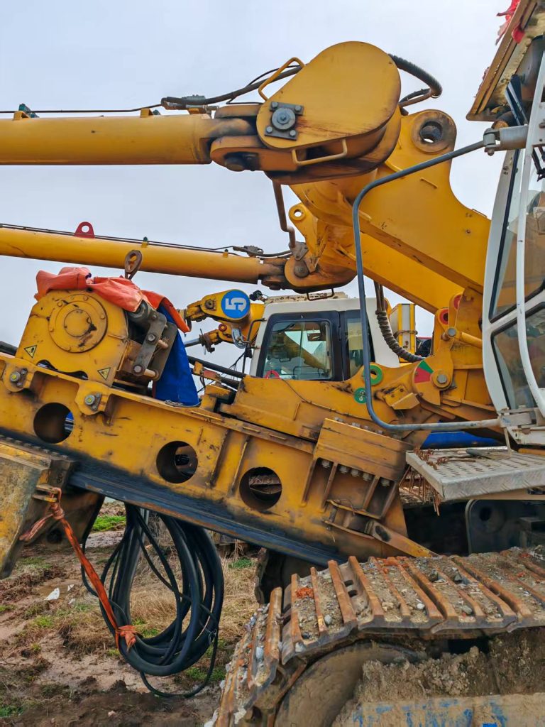 Plataforma de perforación rotativa Bauer BG 30