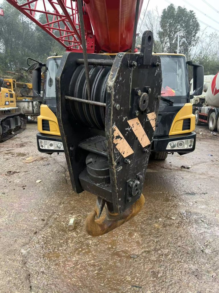 Macara camion de 100 de tone