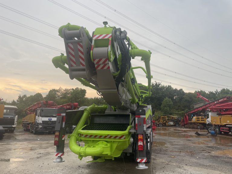 2018 Zoomlion 56m Boom Pump Truck