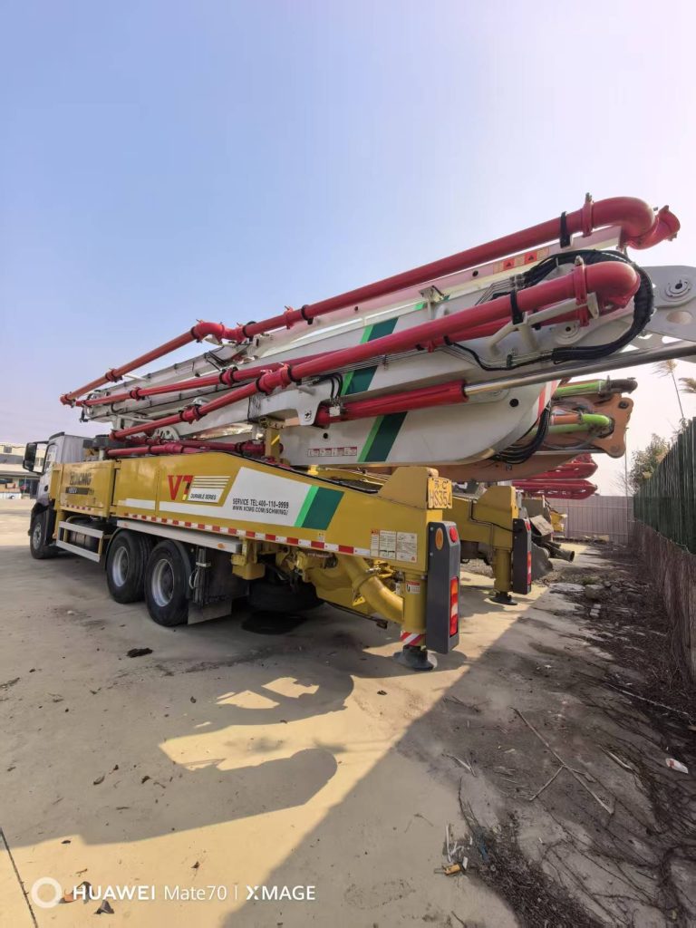 XCMG 52m truck-mounted boom pump