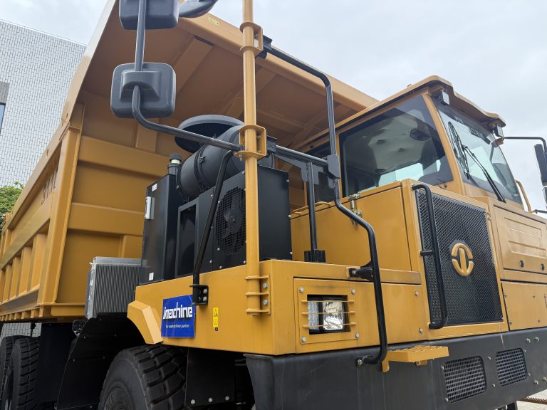 SEM 3110F WIDE BODY DUMP TRUCK