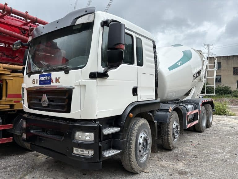 XCMG 12 m3 concrete mixer truck