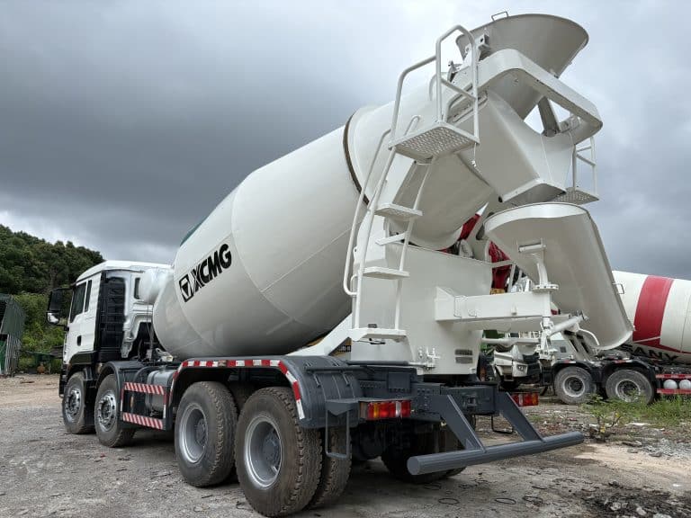 XCMG 12 m3 concrete mixer truck